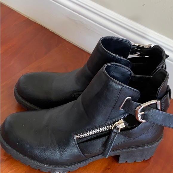 Cut out ankle bootie - Picture 3 of 3